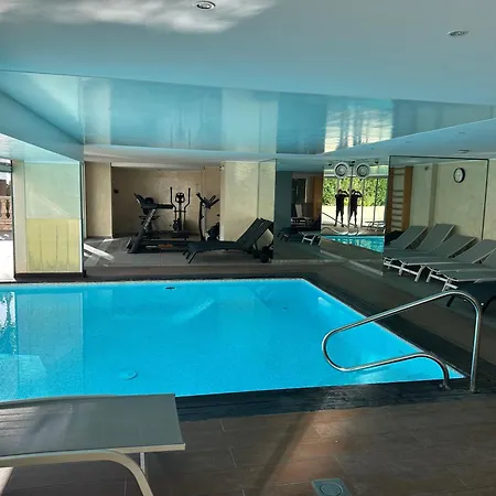 Victoria Palace * マントン